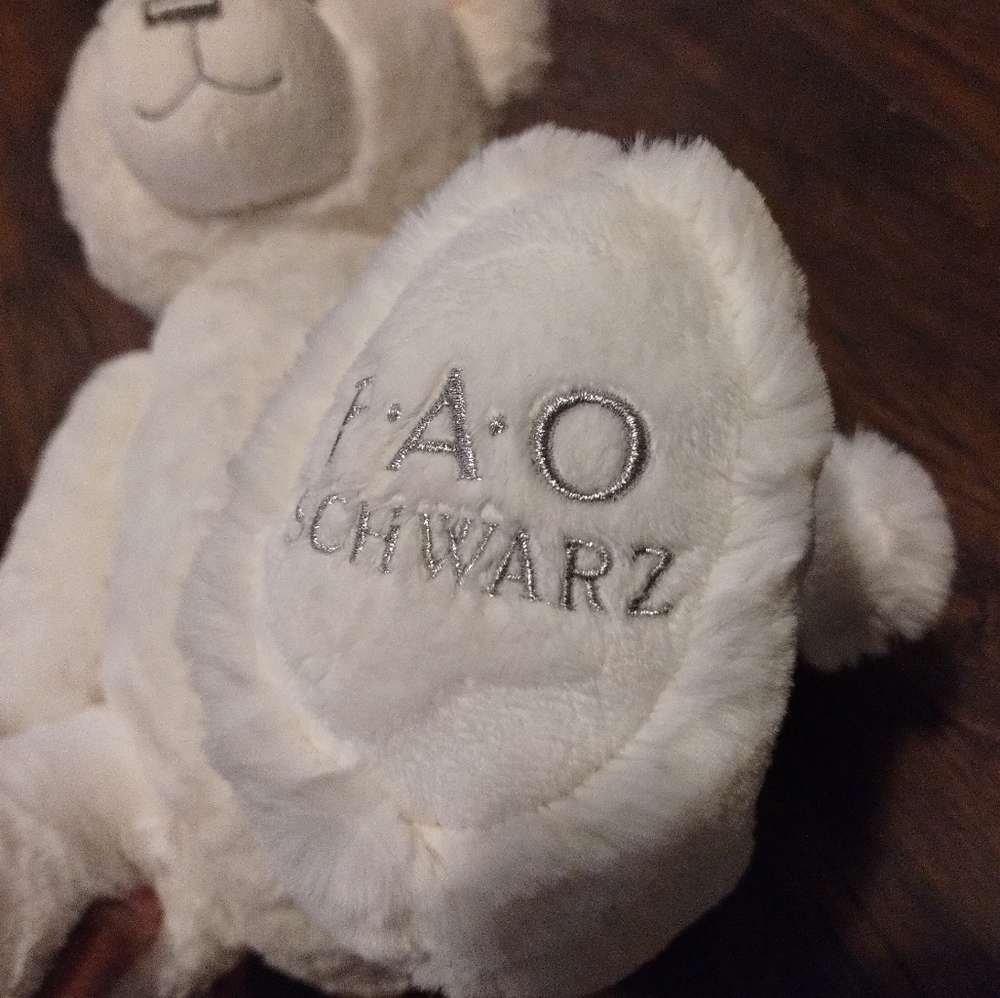 -Fao Schwarz white polar bear 14" Plush 2020 - Picture 10 of 17